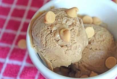 Glace protéinée au beurre de cacahuètes et à la banane